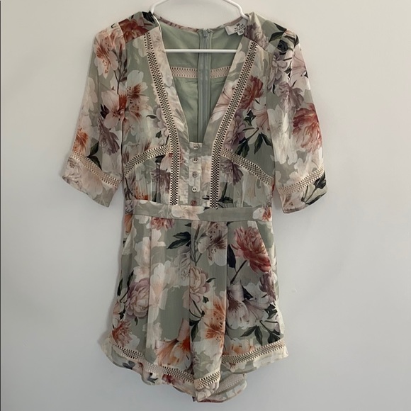 Floral Crochet Romper - Picture 3 of 8